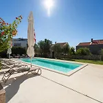 别墅 Paradise In With 6 Bedrooms, Pool And Gaming 扎达尔