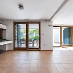 Paradise In With 6 Bedrooms, Pool And Gaming 扎达尔