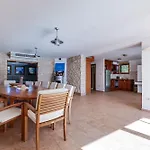 Paradise In With 6 Bedrooms, Pool And Gaming 别墅 扎达尔