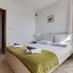 Villa Paradise In With 6 Bedrooms, Pool And Gaming