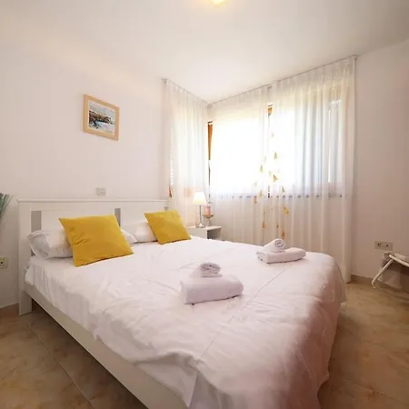 Paradise In With 6 Bedrooms, Pool And Gaming