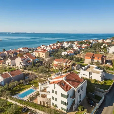 Paradise In With 6 Bedrooms, Pool And Gaming Zadar