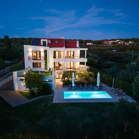 Paradise In With 6 Bedrooms, Pool And Gaming * Zadar