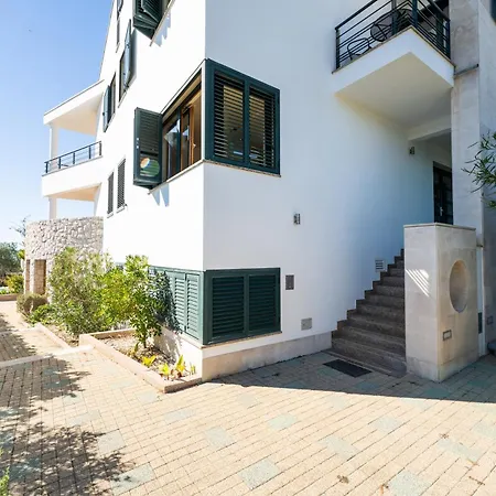 Paradise In With 6 Bedrooms, Pool And Gaming 别墅 扎达尔