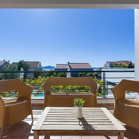 Paradise In With 6 Bedrooms, Pool And Gaming Villa