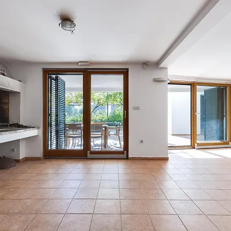 Paradise In With 6 Bedrooms, Pool And Gaming Zadar