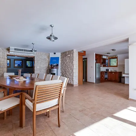 Paradise In With 6 Bedrooms, Pool And Gaming Villa Zadar