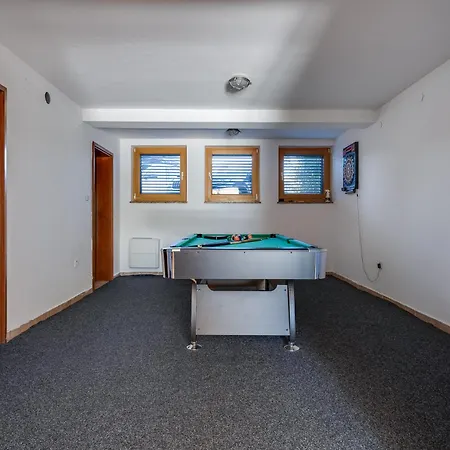 Villa Paradise In With 6 Bedrooms, Pool And Gaming