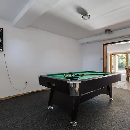 Paradise In With 6 Bedrooms, Pool And Gaming Villa Zadar