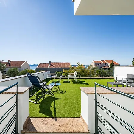 Paradise In With 6 Bedrooms, Pool And Gaming Villa