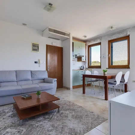 Paradise In With 6 Bedrooms, Pool And Gaming Villa *