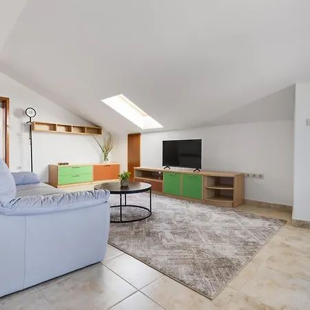 Villa Paradise In With 6 Bedrooms, Pool And Gaming *