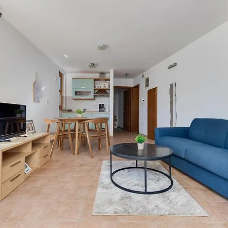 Paradise In With 6 Bedrooms, Pool And Gaming Villa