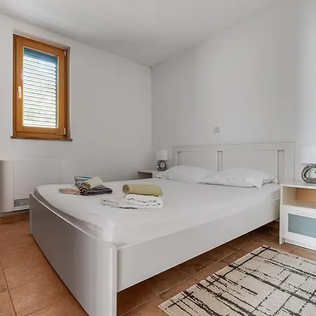 Villa Paradise In With 6 Bedrooms, Pool And Gaming Zadar