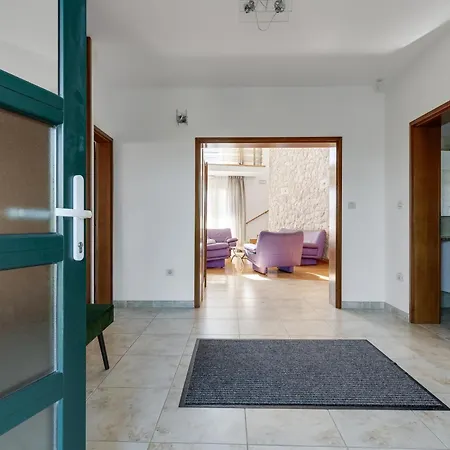 Villa Paradise In With 6 Bedrooms, Pool And Gaming Zara