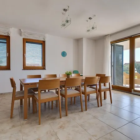 Paradise In With 6 Bedrooms, Pool And Gaming