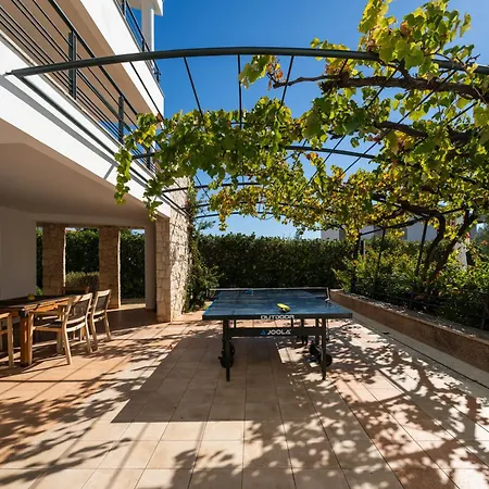 Paradise In With 6 Bedrooms, Pool And Gaming Villa *