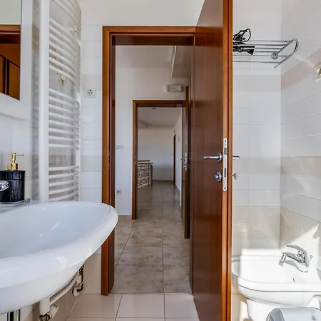 Paradise In With 6 Bedrooms, Pool And Gaming Villa *