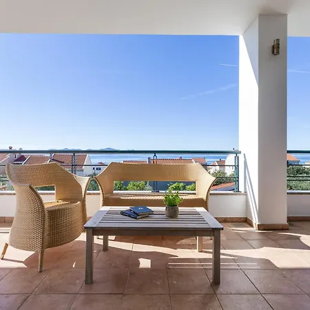 Paradise In With 6 Bedrooms, Pool And Gaming Задар