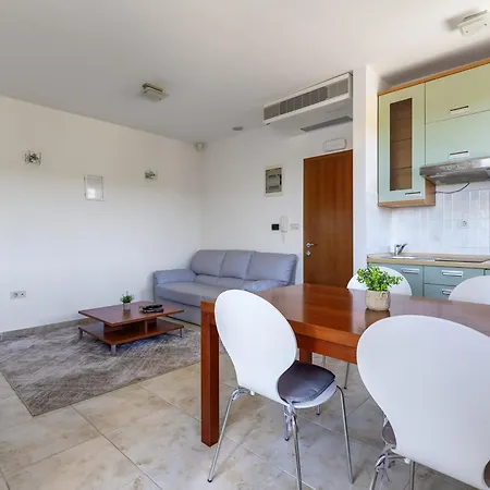 Paradise In With 6 Bedrooms, Pool And Gaming *