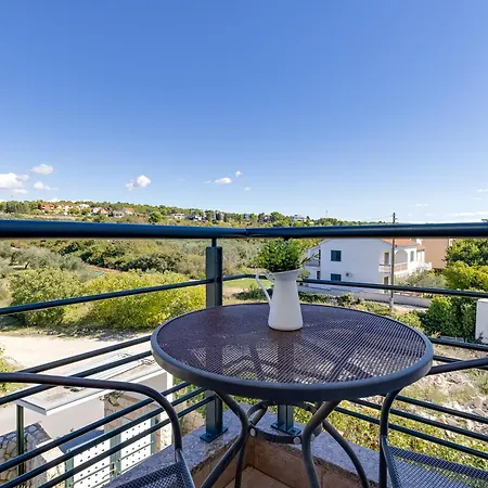 Villa Paradise In With 6 Bedrooms, Pool And Gaming Zara