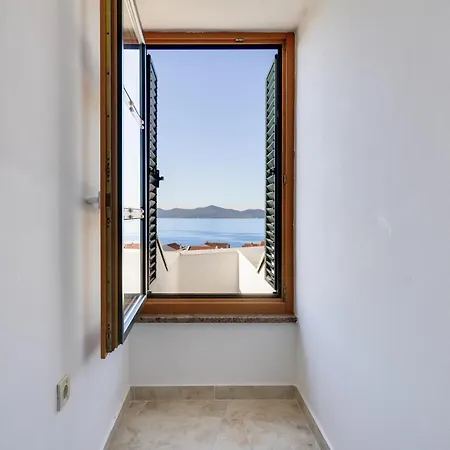 Paradise In With 6 Bedrooms, Pool And Gaming Villa *