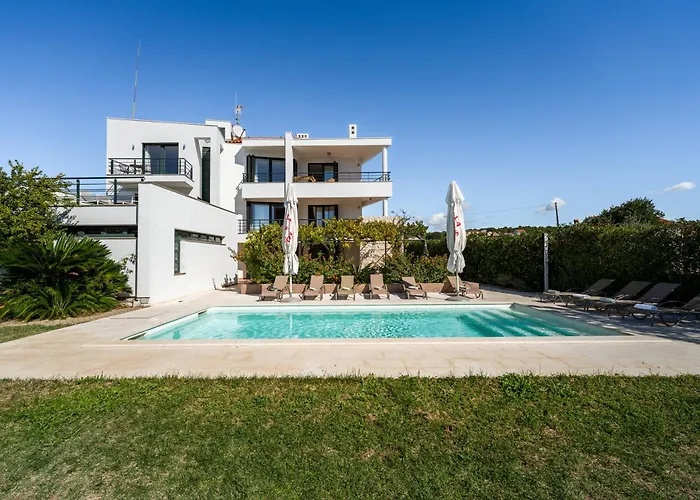 Paradise In With 6 Bedrooms, Pool And Gaming Βίλα