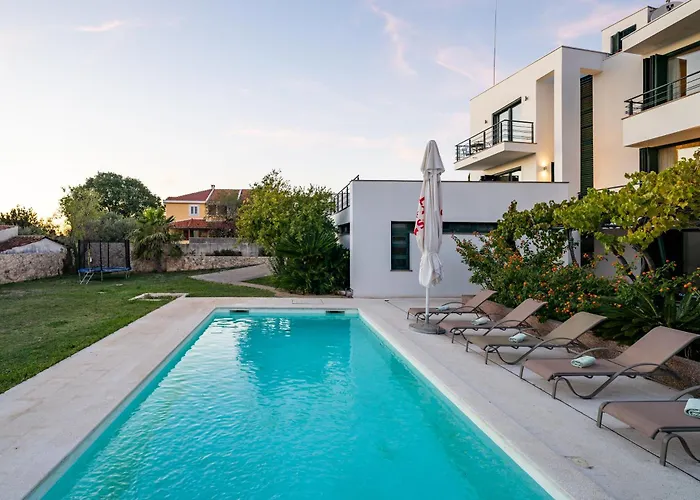 Paradise In With 6 Bedrooms, Pool And Gaming *