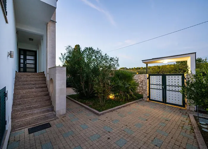 Βίλα Paradise In With 6 Bedrooms, Pool And Gaming *