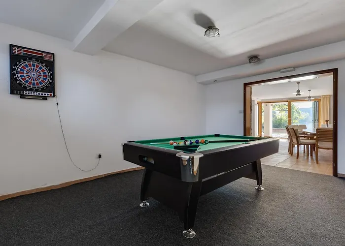 Paradise In With 6 Bedrooms, Pool And Gaming Βίλα Ζαντάρ