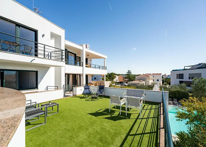 Paradise In With 6 Bedrooms, Pool And Gaming Βίλα