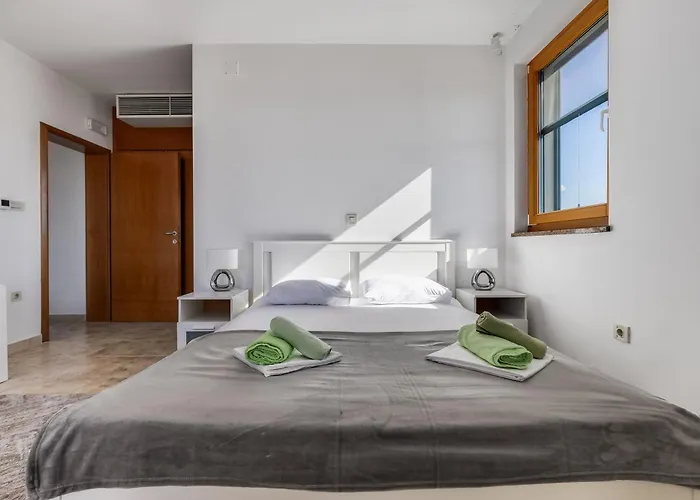 Paradise In With 6 Bedrooms, Pool And Gaming Βίλα Ζαντάρ