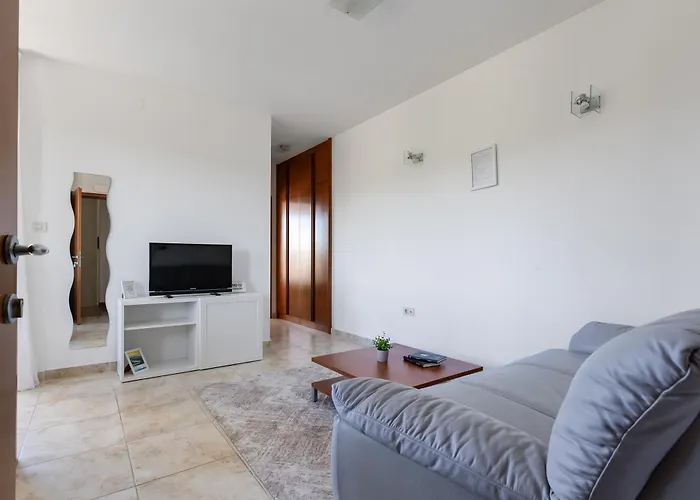 Paradise In With 6 Bedrooms, Pool And Gaming *