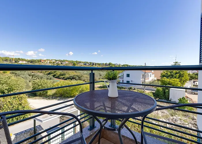 Βίλα Paradise In With 6 Bedrooms, Pool And Gaming Ζαντάρ