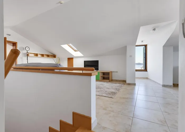 Βίλα Paradise In With 6 Bedrooms, Pool And Gaming Ζαντάρ