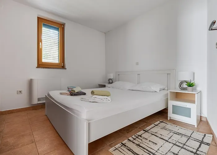 Βίλα Paradise In With 6 Bedrooms, Pool And Gaming Ζαντάρ